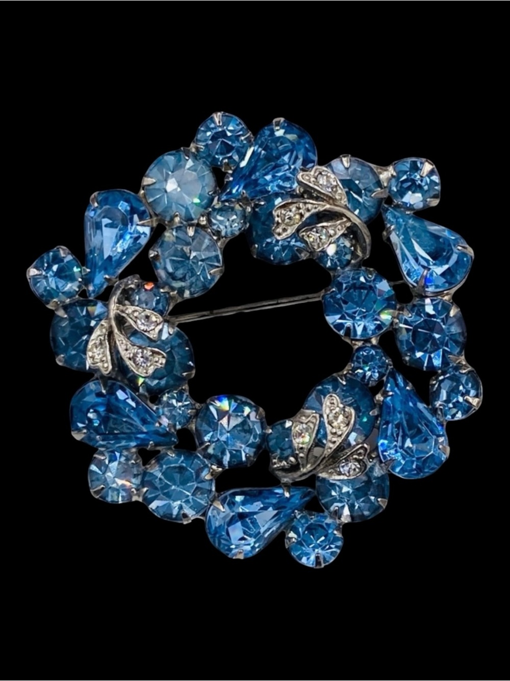 Vintage Weiss Blue Rhinestone Circle Brooch